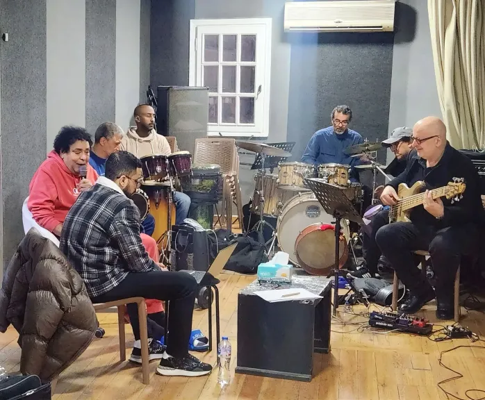 محمد منير يواصل البروفات التحضيرية لحفلته المرتقبة مع ويجز في دبي