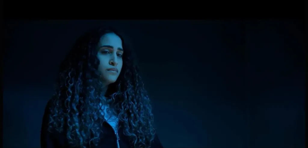 دنيا وائل تكشف هشاشة «ملك» في الحلقة 24 من «ميد تيرم».. الخوف من القرب والوحدة في مواجهة صادقة