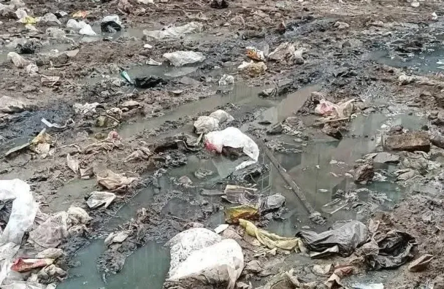 وسط صمت المسؤولين.. القمامة ومياه الصرف تهدد حياة المواطنين بقليوب