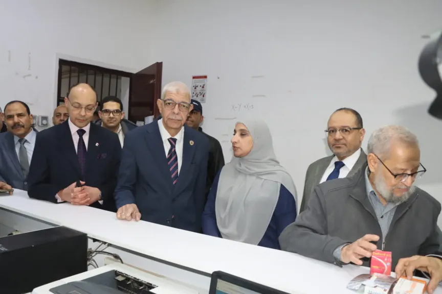 رئيس جامعة المنوفية يتفقد صيدلة الإسعاف ويتابع انتظام سير العمل ومستوى الخدمات الصيدلانية بالمستشفيات الجامعية