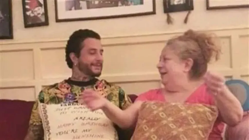 عروس الجنه أمى إلى أن نلتقي.. أحمد الفيشاوي يرثي والدته الراحلة سمية الألفي