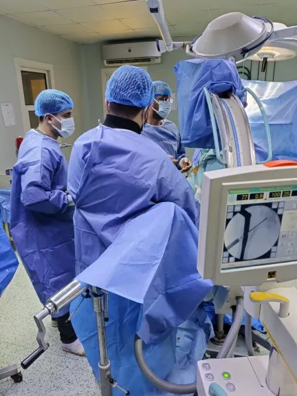 تدخل جراحي عاجل ينقذ مريض فشل كلوي من مضاعفات كسر أعلى الفخذ بوادي النطرون التخصصي