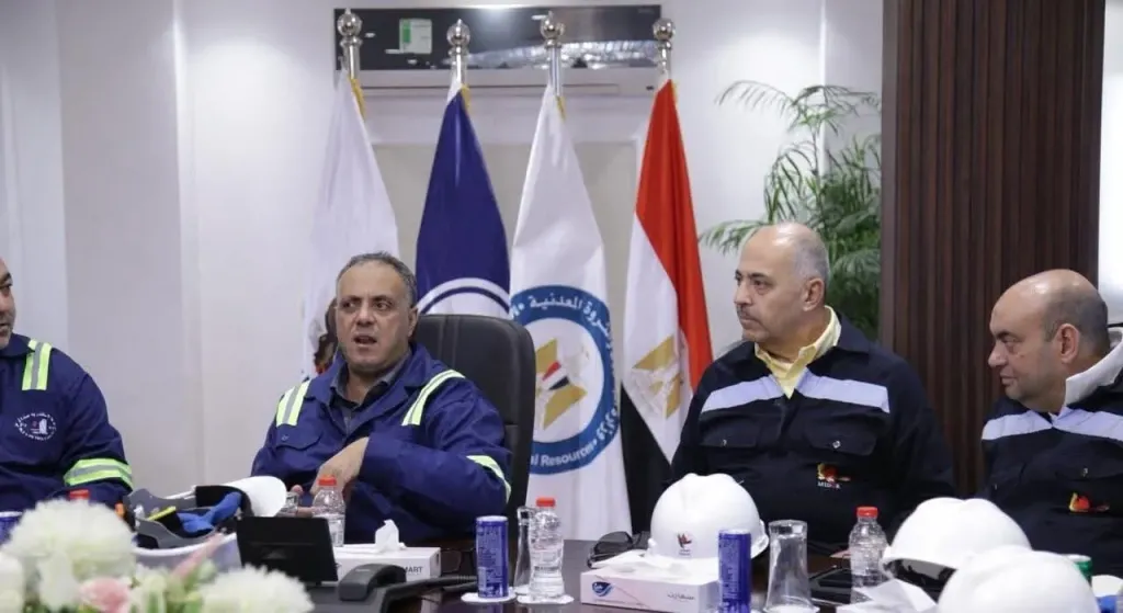 رئيس الهيئة يجري جولة ميدانية لمتابعة أعمال زيادة ورفع الكفاءة التكريرية لمصفاتى الأسكندرية للبترول وميدور