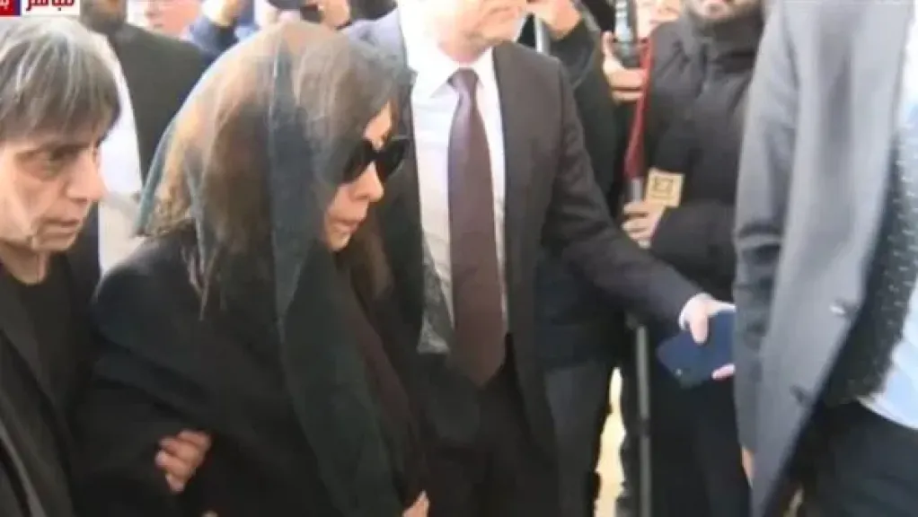 وصول فيروز جنازة ابنها هلى الرحبانى بصحبة ابنتها ريما (صور)