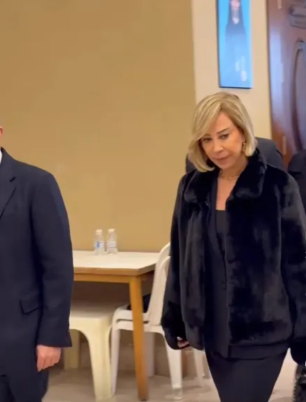 السيدة الأولى نعمت عون  زوجة رئيس لبنان تقدم واجب العزاء لفيروز في رحيل نجلها هلي الرحباني