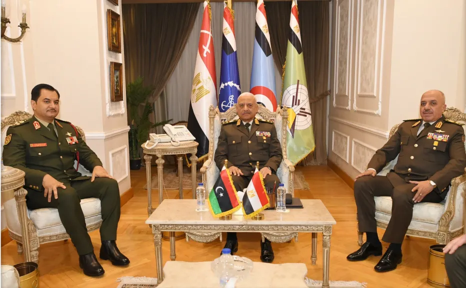 وزير الدفاع ورئيس الأركان يبحثان مع صدام حفتر التعاون العسكري وتطورات المنطقة