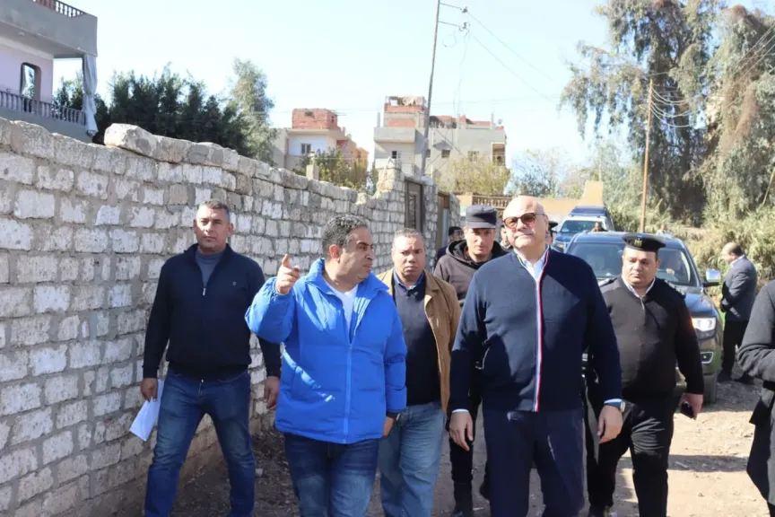 ”محافظ القليوبية” يقود حملة لإزالة تعديات خرسانية بقرية مجول ضمن الموجة 28