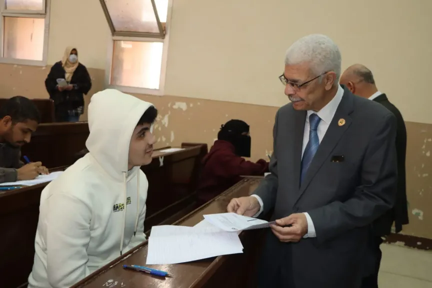 رئيس جامعة المنوفية يتفقد لجان امتحانات كلية الهندسة ويتابع ملف الجودة ويشيد بتطور مركز الاستشارات الهندسية