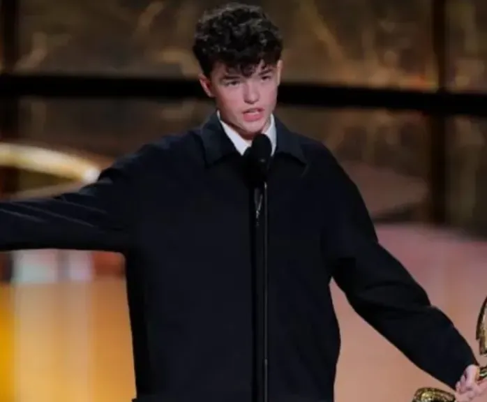 الطفل أوين كوبر يتوج بجائزة أفضل ممثل مساعد في الجولدن جلوب