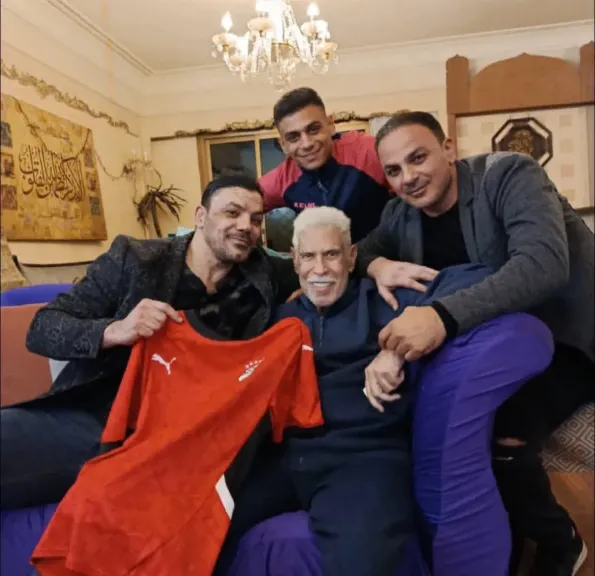 أول صورة لـ حسن شحاتة بعد خروجه من المستشفى