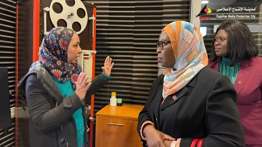 سفيرة مالاوي تزور مدينة الإنتاج الإعلامي وتشيد بإمكانياتها (صور)