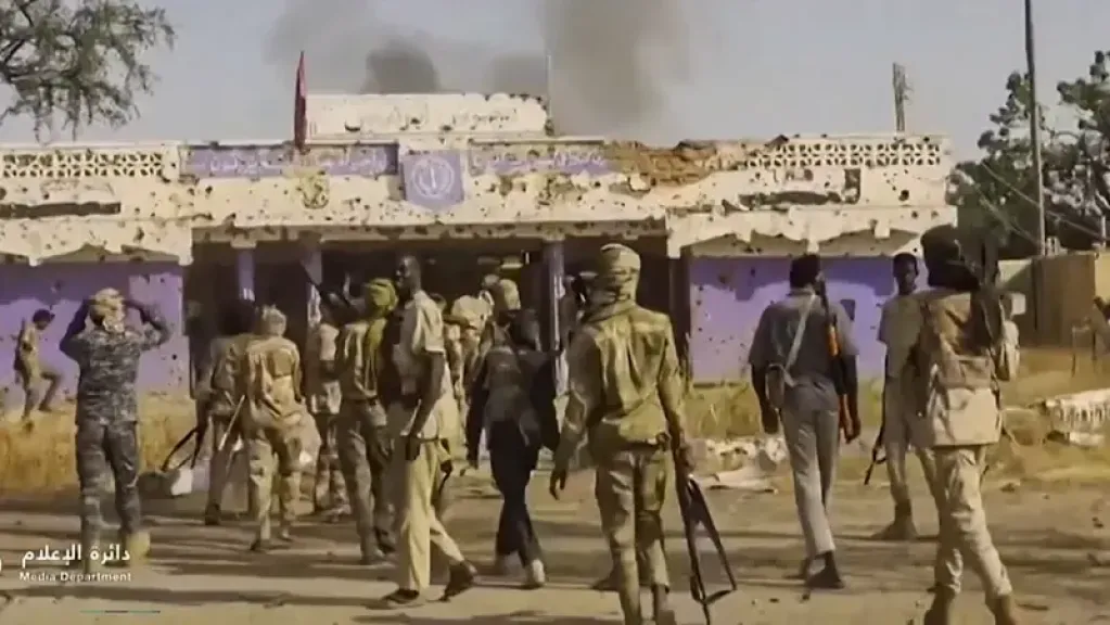 28 قتيلاً في قصف مسيرة للدعم السريع تستهدف مقراً للجيش في سنجة