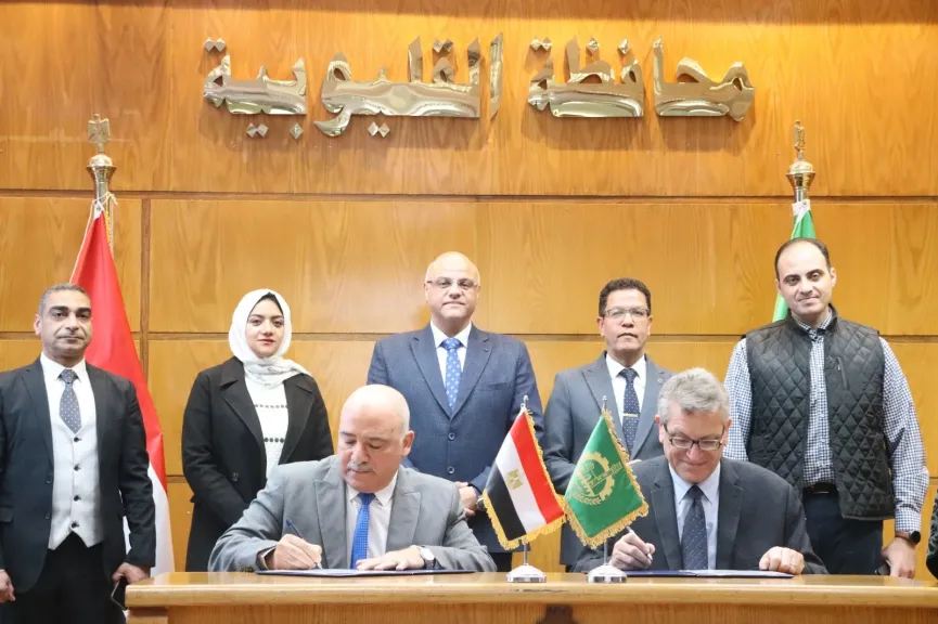 ”محافظ القليوبية ورئيس جامعة بنها” يشهدان توقيع بروتوكول تعاون طبي للإرتقاء بالخدمات الصحية بالمحافظة