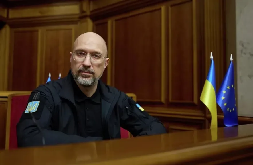 البرلمان الأوكراني يوافق على إقالة وزير الدفاع شميجال