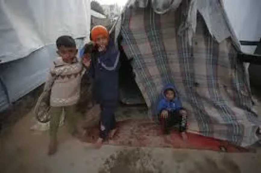 بين السماء والحصار… المطر والمجاعة يهددان حياة سكان قطاع غزة