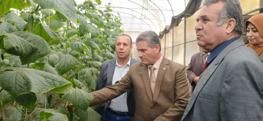 نائب رئيس الجامعة يتفقد الصوب والمزارع السمكية ويؤكد: تعظيم الإنتاج أولوية