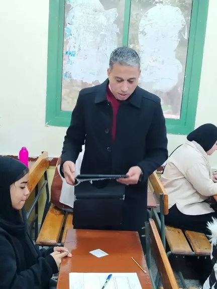 «عطية» يتابع أعمال الامتحانات بمدرسة الأورمان شيراتون بالدقي..ويؤكد: الانضباط خط أحمر