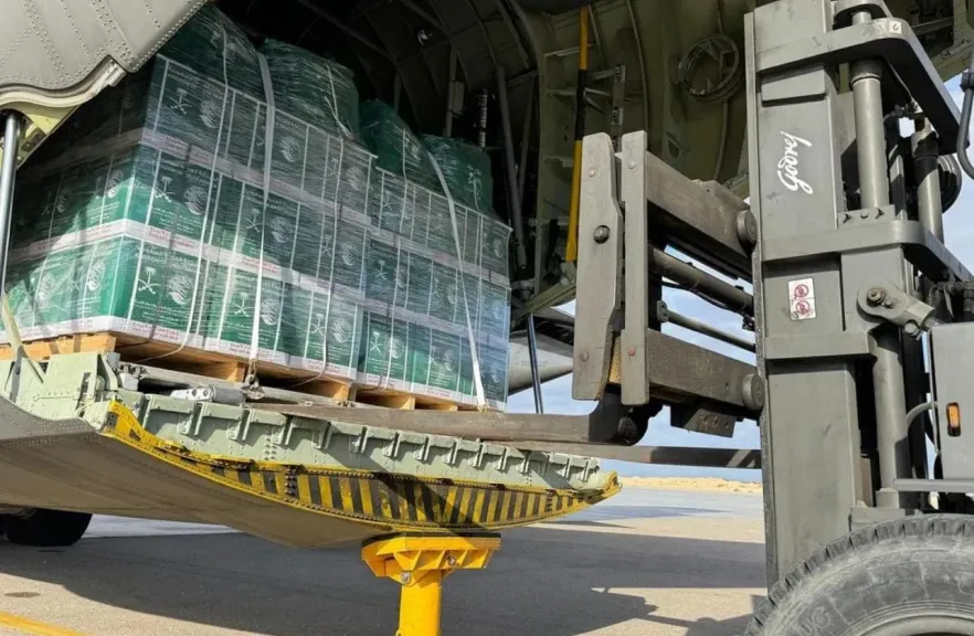 الطائرة الإغاثية السعودية الـ 79 لإغاثة الشعب الفلسطيني في قطاع غزة تصل مطار العريش الدولي