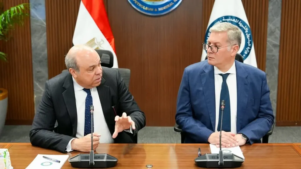 وزير البترول يعقد اجتماع وزير الطيران المدني للتنسيق بشأن مشروع إنتاج وقود الطائرات