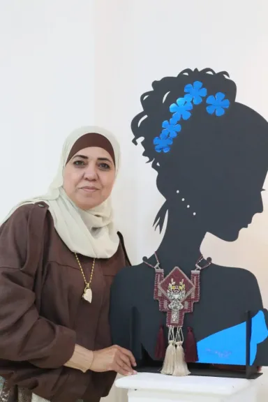 خاص لـ”النهار”..د. أمل أبوزيد: لوحات ”المرأة والقنارية” حالة فنية ترمز للأمان والانتظار و القوة الصامتة