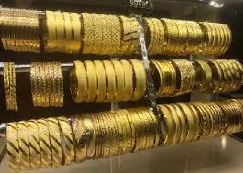 مفاجأة متغيره بشأن الأيام المقبلة لشراء الذهب أم بيعه؟.. رئيس الشعبة يكشف ذلك