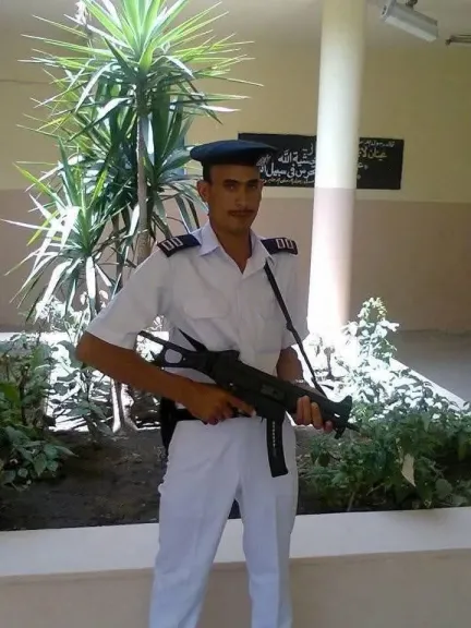 مكانش معاه رخص.. استشهاد أمين شرطة القاه سائق سيارة نقل أثناء محاولة ضبطه بالتبين