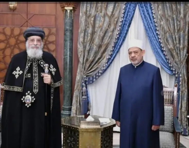 شيخ الأزهر يتمنى الشفاء لقداسة البابا تواضروس بعد إجرائه عملية جراحية في الكلى