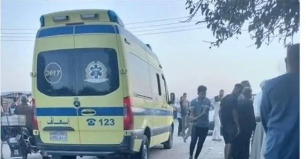إصابة طبيب بشري إثر حادث تصادم ملاكي مع جرار زراعي في قنا