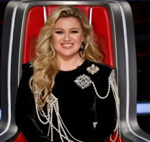 من برنامج شهير إلى أعماق البحار.. قصة سمكة قرش تحمل اسم كيلي كلاركسون