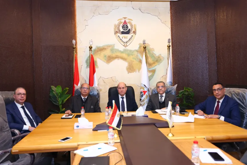 اللجنة القضائية تتابع سير انتخابات النقابات الفرعية للمحامين من داخل النقابة العامة