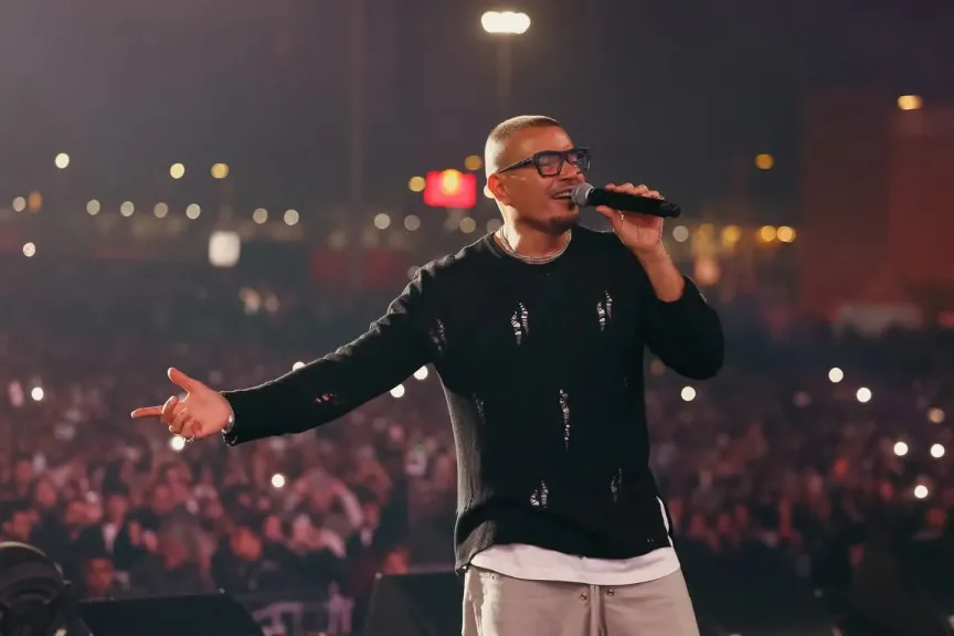 الهضبة يقدم ليلة إستثنائية علي مسرح المنارة.. ويشارك جانا بأغنية خطفوني وسط تفاعل جماهيري كبير