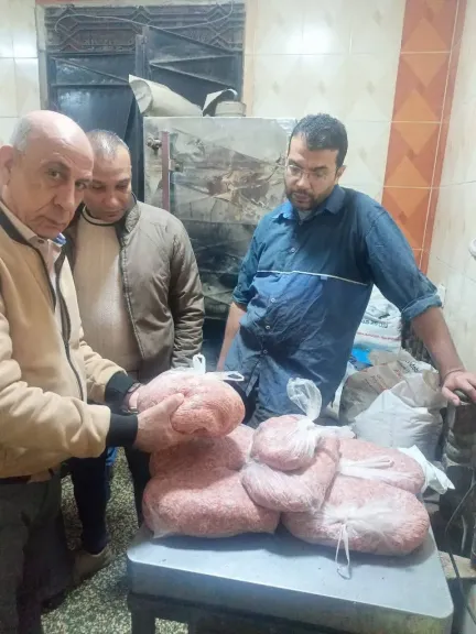 سقوط مفرمة الموت.. ضبط 200 كيلو لحوم بدون بيانات بشرق شبرا الخيمة