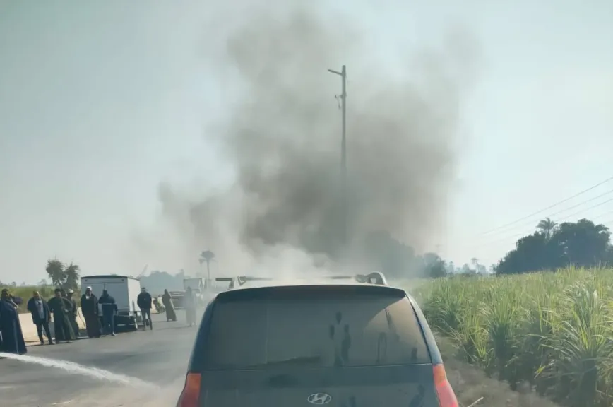 دون إصابات.. السيطرة على حريق التهم سيارة ملاكي على طريق الأربعين في قنا