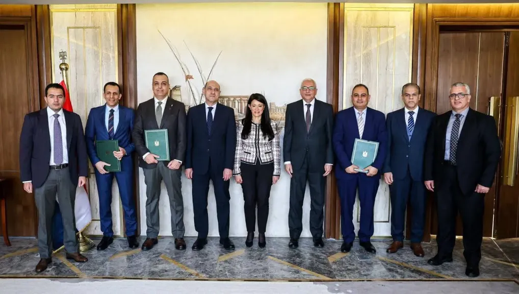 وزيرة التخطيط تشهد توقيع بروتوكول تعاون مع وزارة الداخلية لتسلم (10) مراكز تكنولوجية متنقلة لاستخراج صحيفة الحالة الجنائية إلكترونيًا لأول مرة