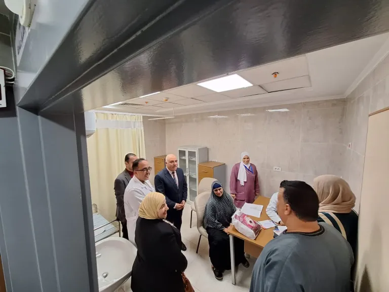 إقبال كثيف لليوم الثاني على مستشفى طوخ المركزي.. ومحافظ القليوبية يتابع التشغيل التجريبي ميدانيًا
