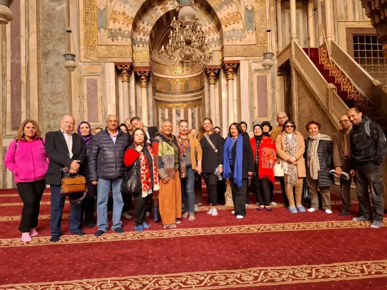 أصدقاء صالون نفرتيتي الثقافي في جولة بين مسجدي السلطان حسن والرفاعي