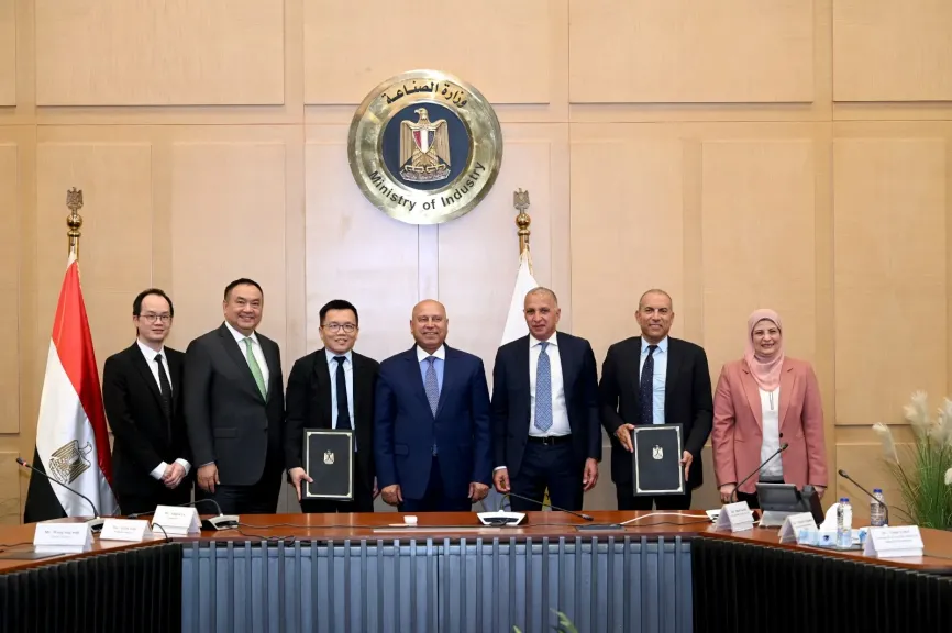 كامل الوزير يشهد عقد توقيع انشاء مجمع صناعي للغزل والمنسوجات بمدينة 6 أكتوبر