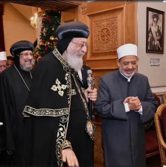 تمنى له العودة لأرض الوطن سالما ..للمرة الثانية شيخ الأزهر يطمئن على صحة البابا تواضروس