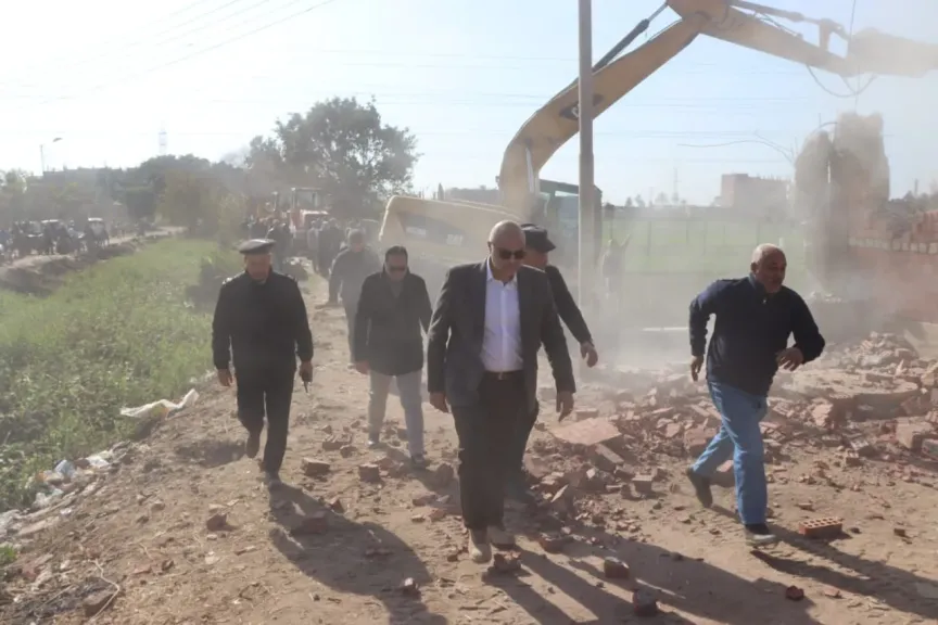 إزالة 1221 حالة تعدٍ بالقليوبية.. محافظ القليوبية يشدد على عدم التهاون مع مخالفات البناء