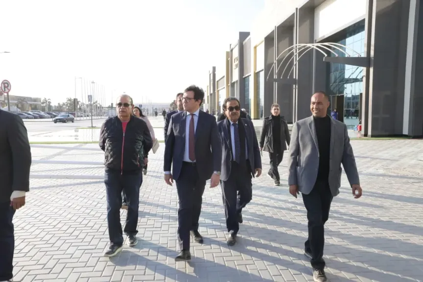 قبيل انطلاقه رسميًا.. وزير الثقافة يتفقد معرض القاهرة الدولي للكتاب في دورته الـ57