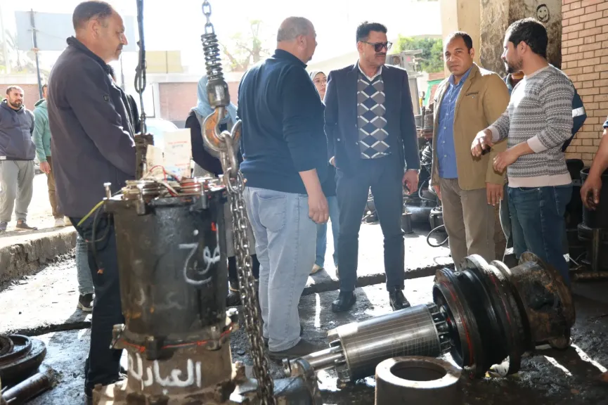 رئيس مياه القليوبية يتابع جاهزية محطات الصرف وورش الطوارئ ببنها