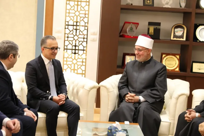 مفتي الجمهورية يستقبل رئيس اللجنة الحكومية للعمل مع المنظمات الدينية في أذربيجان لبحث سُبل التعاون والاستفادة من خبرات دار الإفتاء