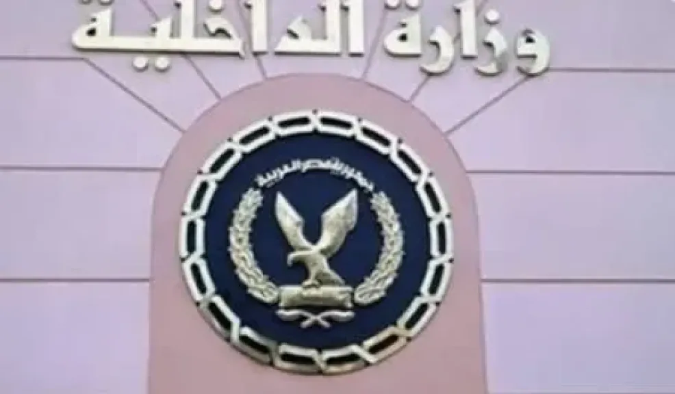 بلاغ يتهم عاطلًا بانتحال صفة طبيب نفسي والنصب على طبيبة بمبلغ 265 ألف جنيه عبر «فيسبوك»