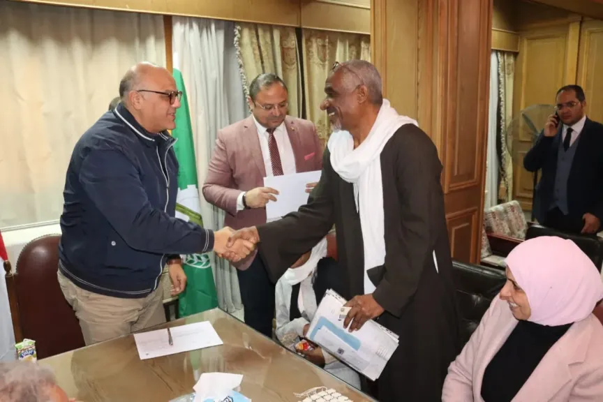 من بطاقة خدمات إلى مصدر رزق.. محافظ القليوبية ينصف ذوي الهمم في لقاء الخانكة