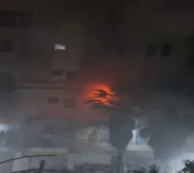 حريق مفزع داخل سايبر بسنتر شهير في العبور والحماية المدنية تتدخل