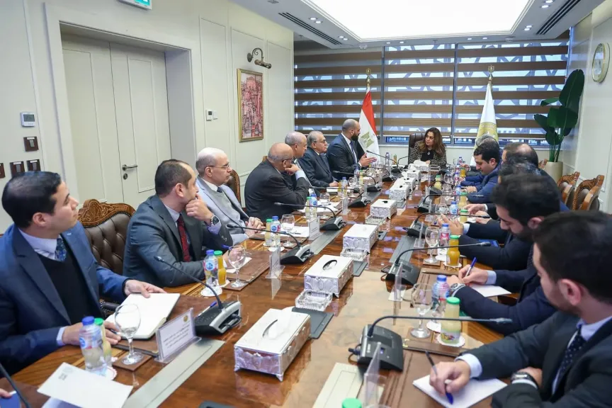 التنمية المحلية والاتصالات تتفقان على رقمنة تراخيص المحال وتخفيف الأعباء عن المواطنين