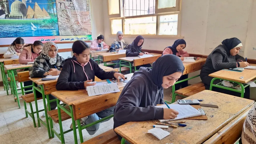 تباين امتحانات الإعدادية بالمحافظات..«أولياء أمور مصر» ترصد صعوبة العلوم وتسريب الهندسة بقنا