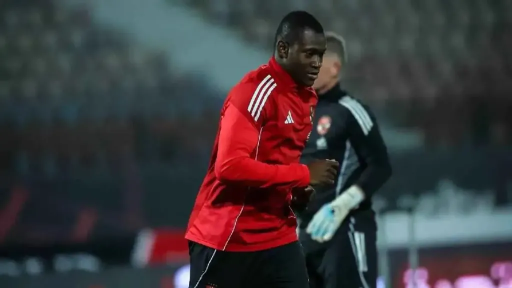 شرط مالي يعطل انتقال أليو ديانغ من الأهلي إلى فالنسيا