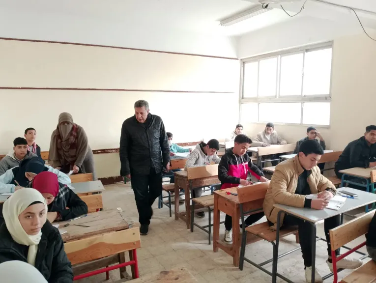 وكيل ”تعليم البحيرة” يتابع امتحانات الشهادة الإعدادية بدمنهور وشبراخيت