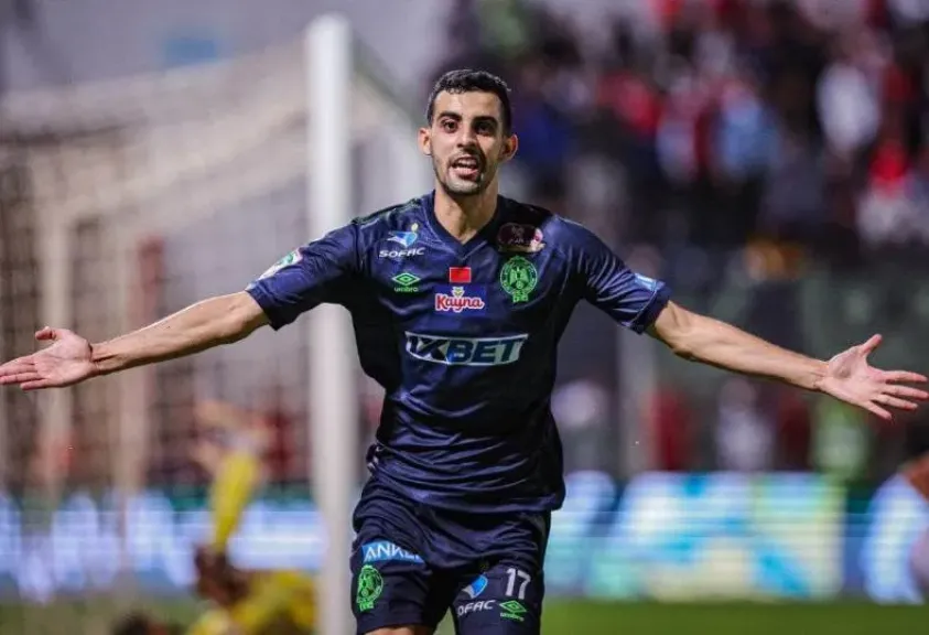 يوسف بلعمري يصل القاهرة وينتظر قرار توروب للمشاركة الإفريقية